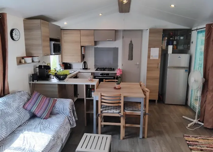 Mobil Glamping Confort D'un Sans Les Contraintes Piscine Promotion Septembre 3 - 2 Sdb -climatisé - 300m De La - Piscine - Parking - Hyères